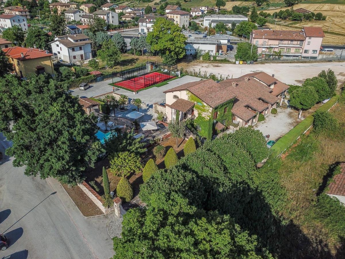 Residenza Le Querce Trilocale Villa Fossato di Vico ภายนอก รูปภาพ
