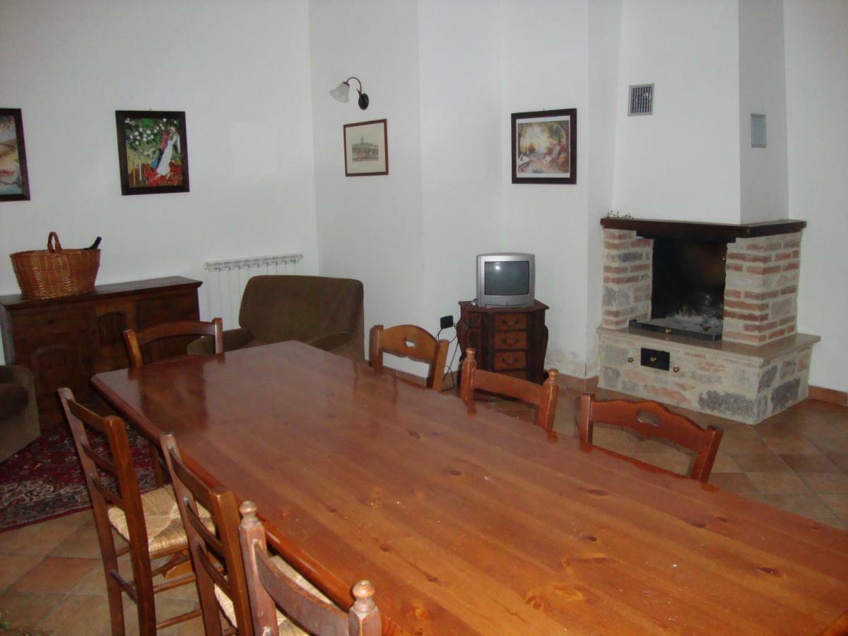 Residenza Le Querce Trilocale Villa Fossato di Vico ภายนอก รูปภาพ