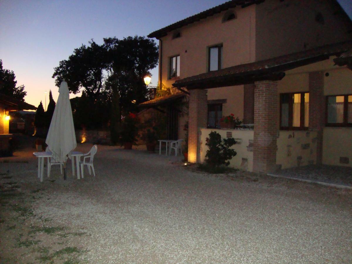Residenza Le Querce Trilocale Villa Fossato di Vico ภายนอก รูปภาพ